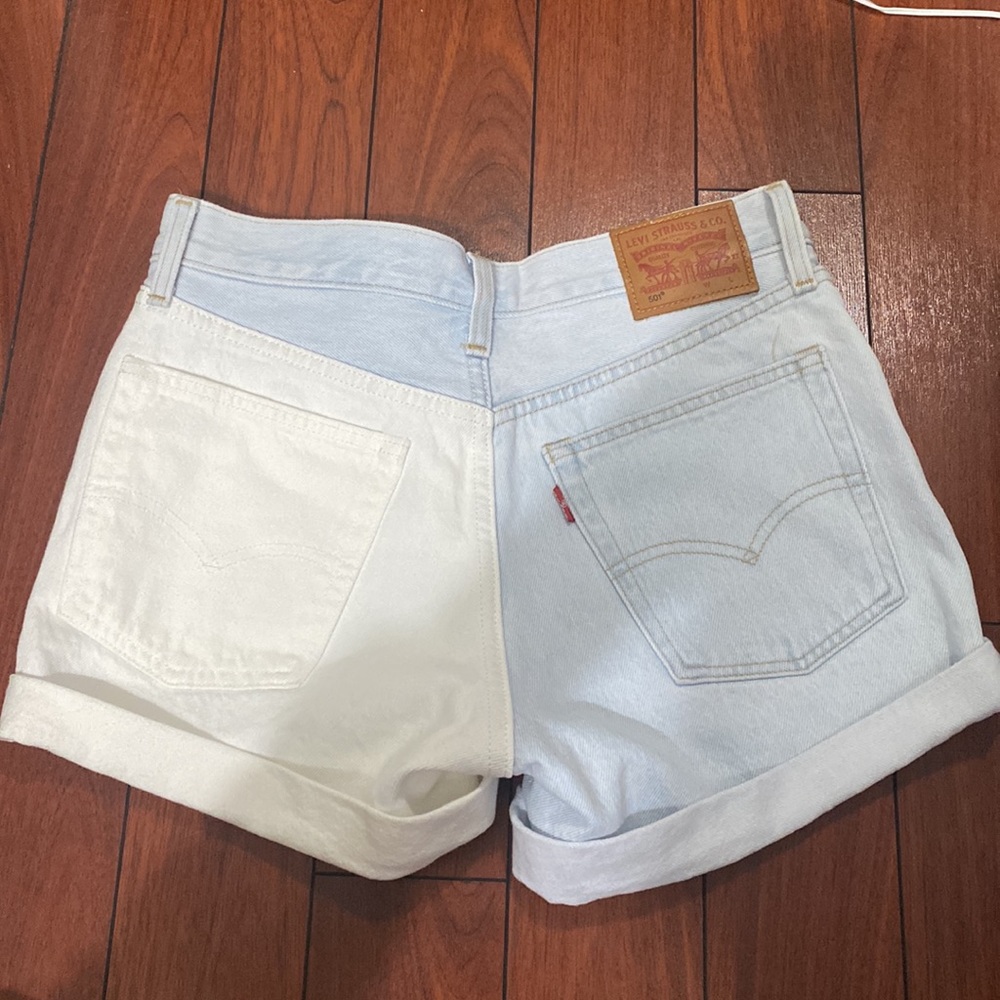 Levi’s color lock shorts